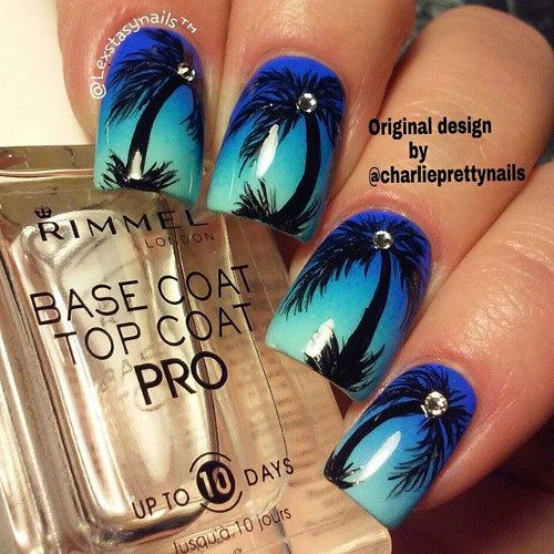 niebieskie ombre paznokcie w palmy
