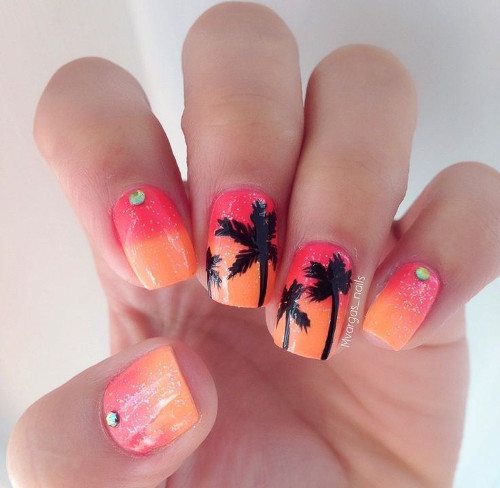 paznokcie palmy na lato